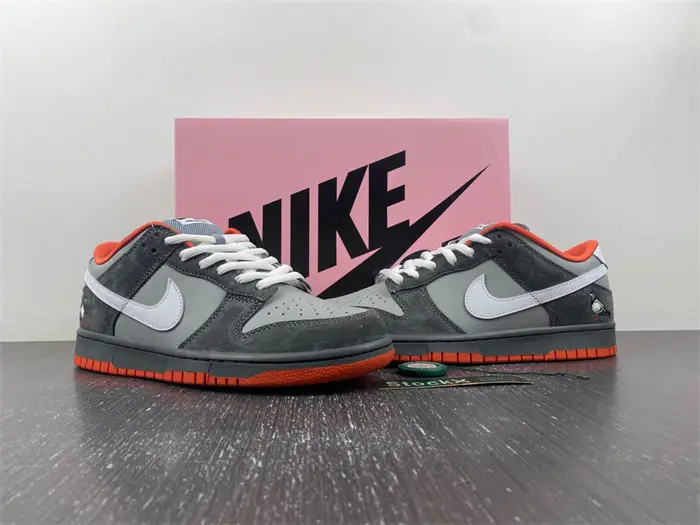 Nike SB Dunk Low 