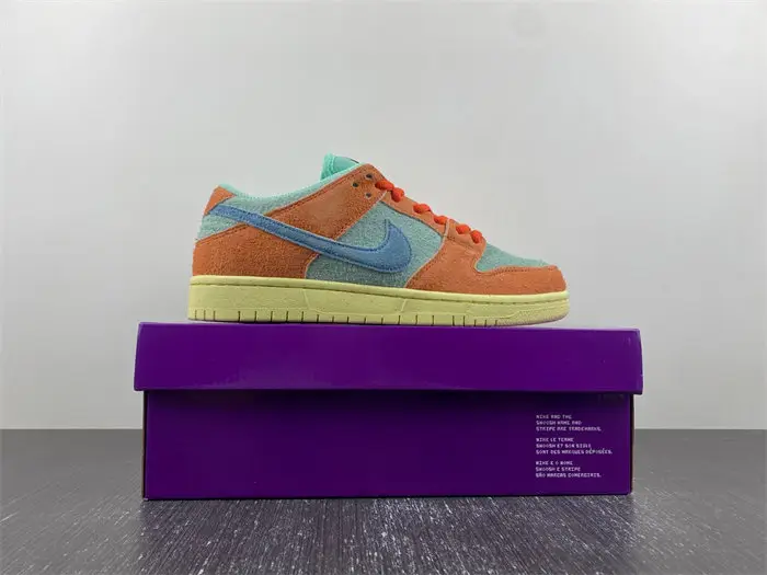 Nike SB Dunk Low 