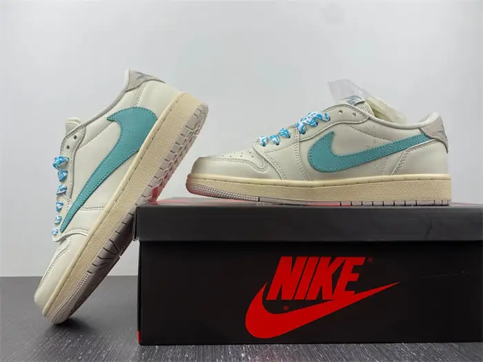 Travis Scott x Air Jordan 1 Low 
