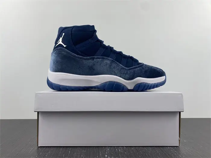 Jordan 11 Retro Midnight Navy 