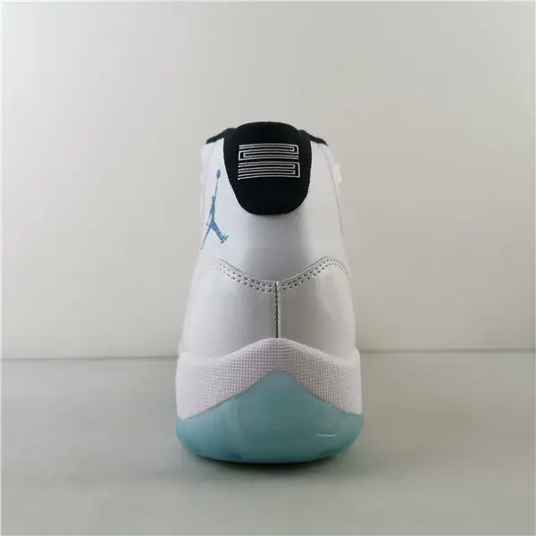 AIR JORDAN 11 