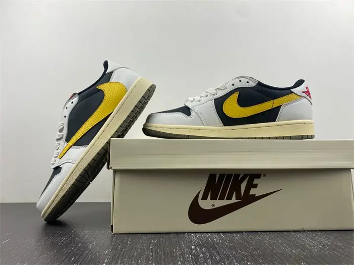 Travis Scott x Air Jordan 1 Low 