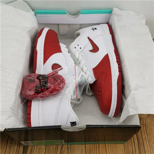 NIKE SB DUNK LOW SUPREME JEWELSWOOSH RED 