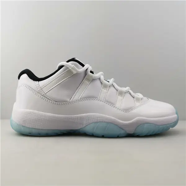 AIR JORDAN 11 