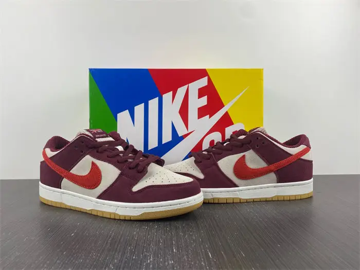 Nike SB Dunk Low Skate Like a Girl 