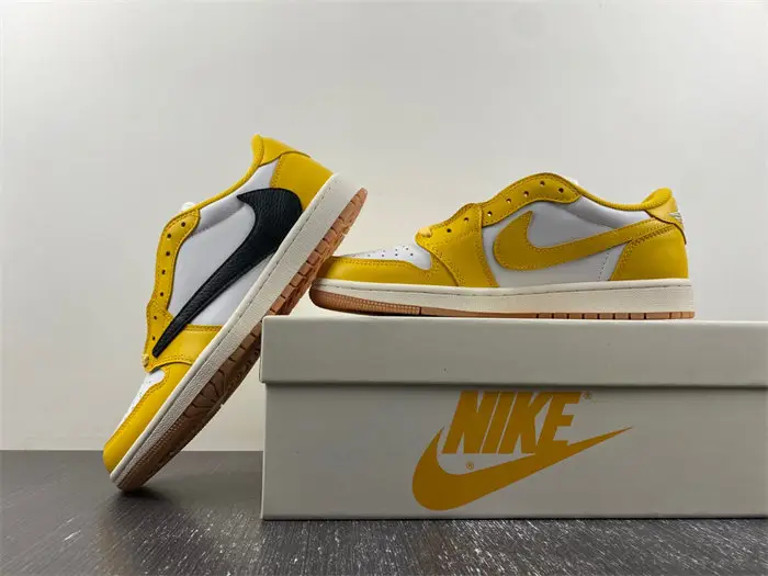 Jordan 1 Retro Low OG SP Travis Scott Canary 