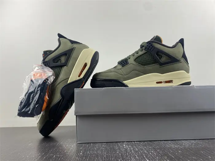 Jordan 4 Retro Undefeated 
