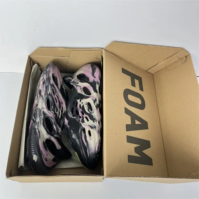 adidas Yeezy Foam RNR MX Carbon 