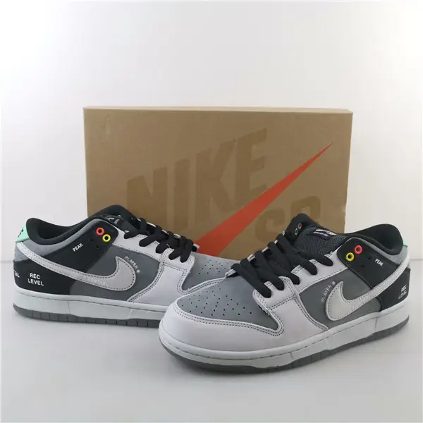 NIKE SB DUNK 