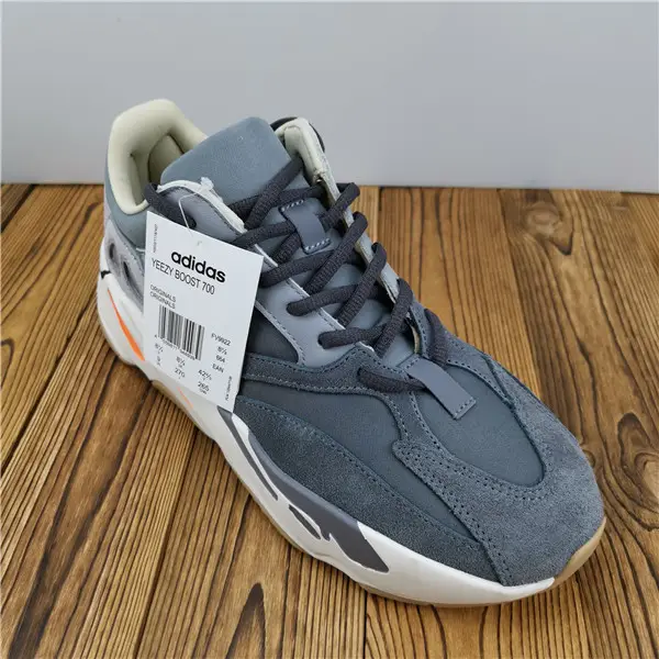 YEEZY BOOST 700 'MAGNET' 