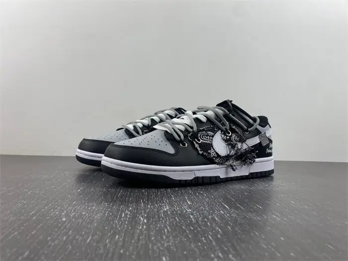 Nike Dunk Low 