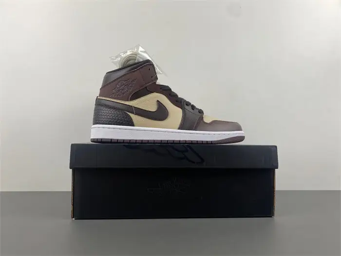 Air Jordan 1 Mid SE 