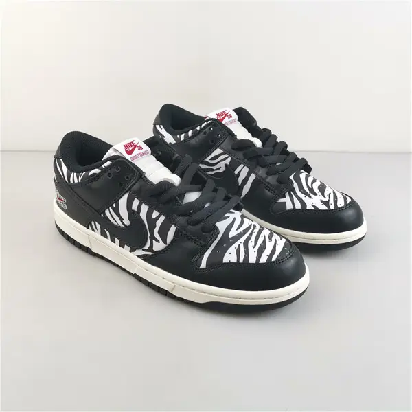 QUARTERSNACKS X NIKE SB DUNK LOW ZEBRA 