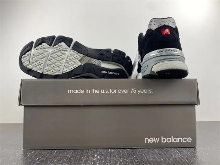 New Balance 990v3 Black White 