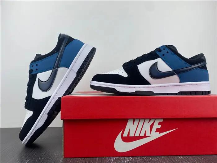 Nike Dunk Low 