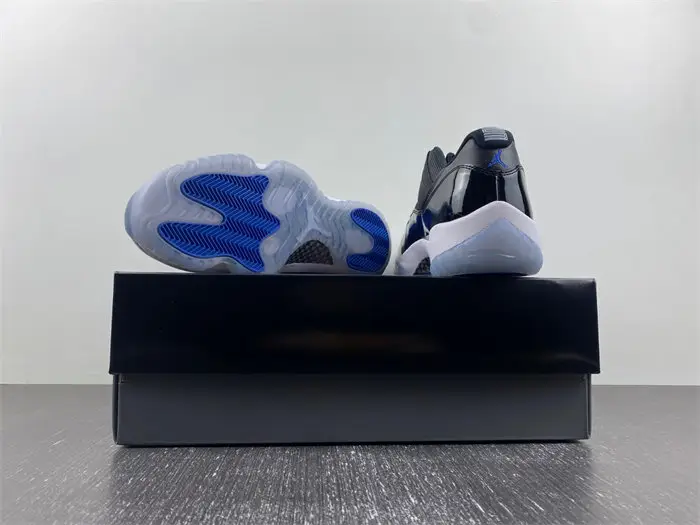 Air Jordan 11 Space Jam 
