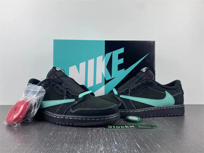 Travis Scott x Air Jordan 1 Low  DCC402