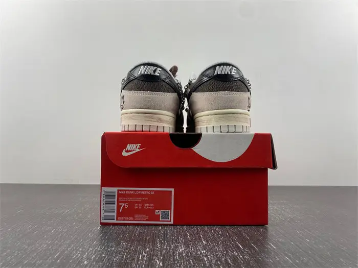 Nike Dunk Low 