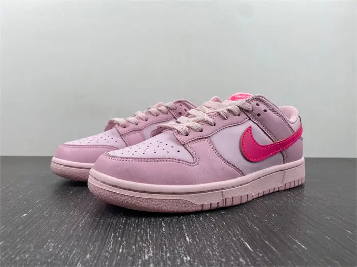 Nike Dunk Low GS Triple Pin 