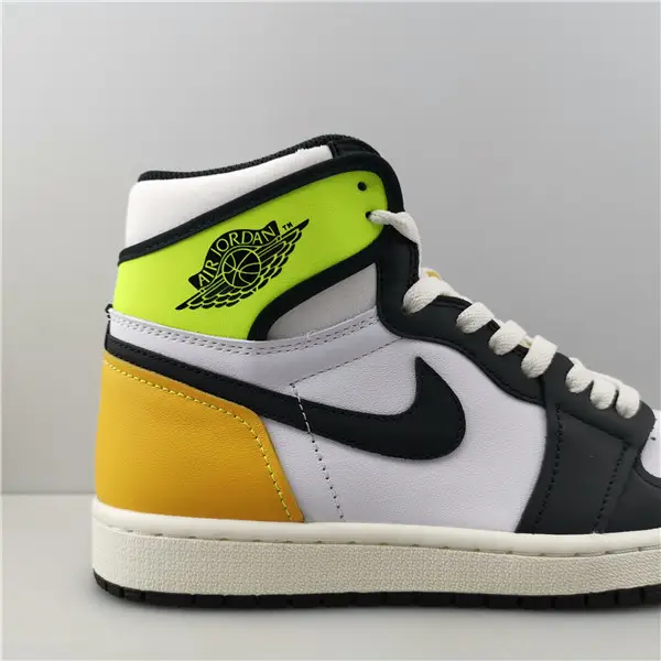 AIR JORDAN 1 RETRO HIGH OG 'VOLT GOLD' 
