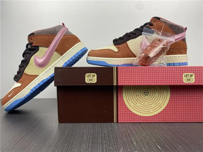 Social Status x Nk SB Dunk Mid 