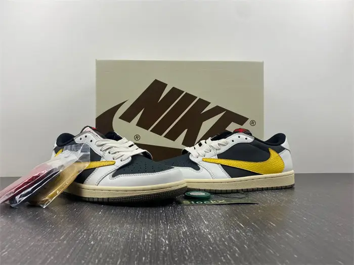 Travis Scott x Air Jordan 1 Low 