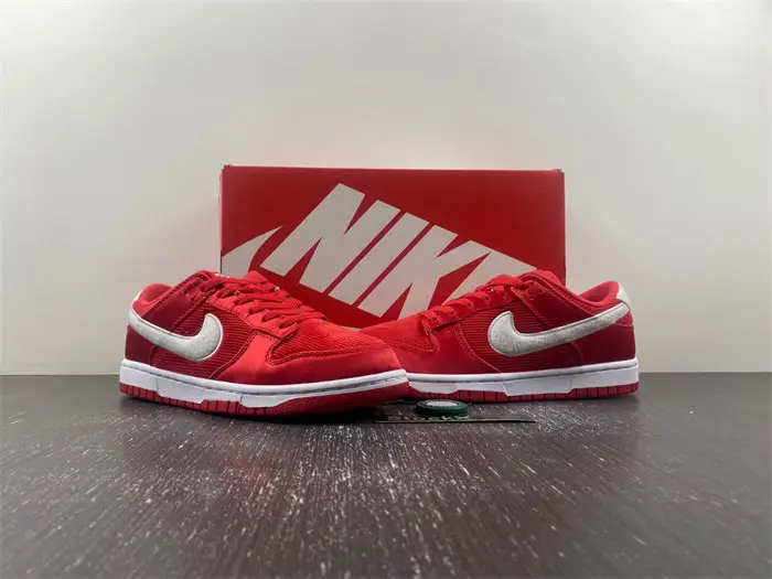 Nike Dunk Low Valentine's Day 