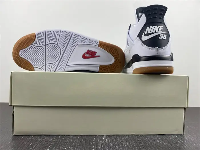 Nike SB x Air Jordan 4 