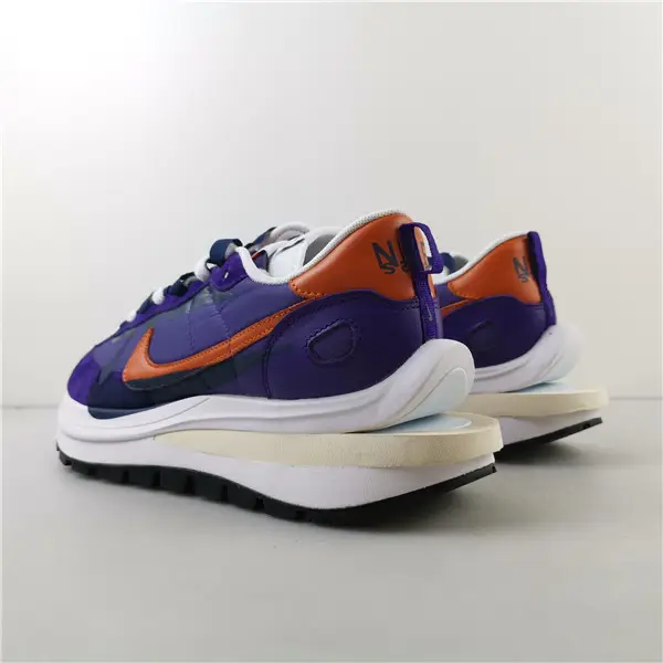 Nike Vaporwaffle sacai Dark Iris 