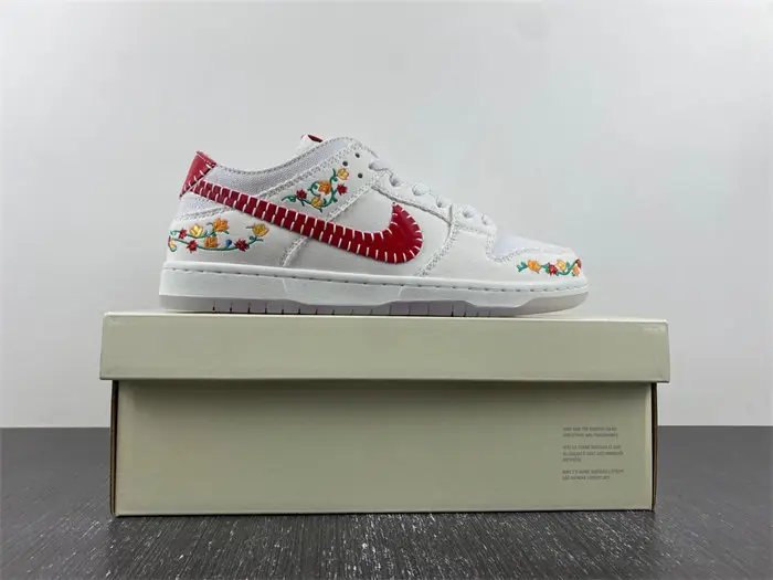 Nike SB Dunk Low Decon 