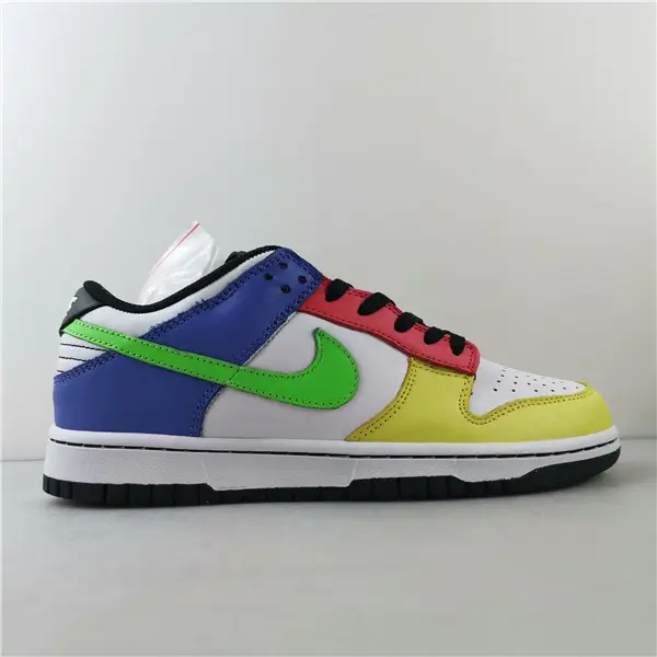 NIKE DUNK LOW WOMEN'S 'GREEN STRIKE' 