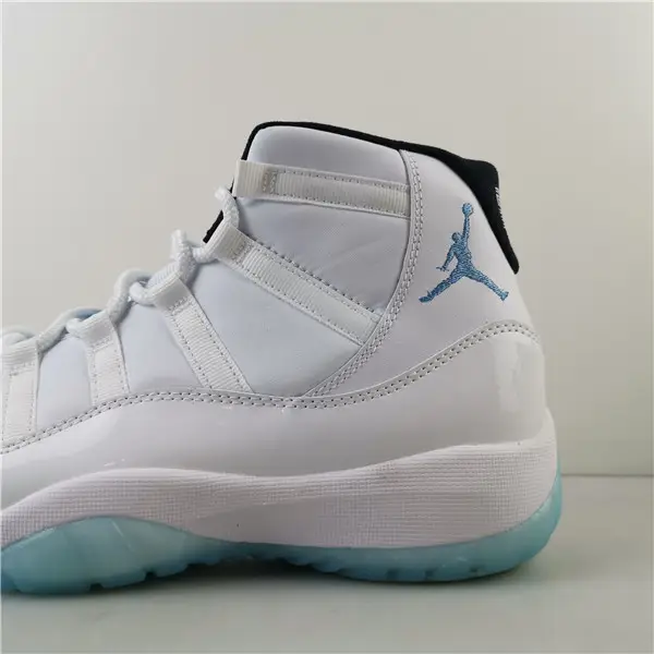 AIR JORDAN 11 