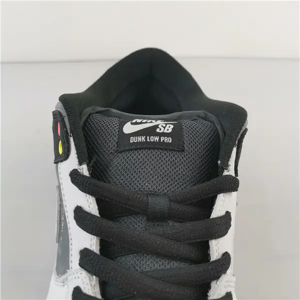 NIKE SB DUNK 