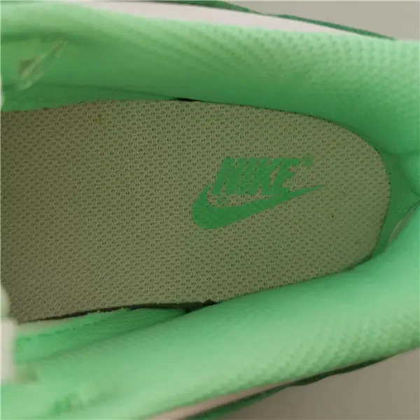 NIKE DUNK LOW GREEN GLOW (W) - 