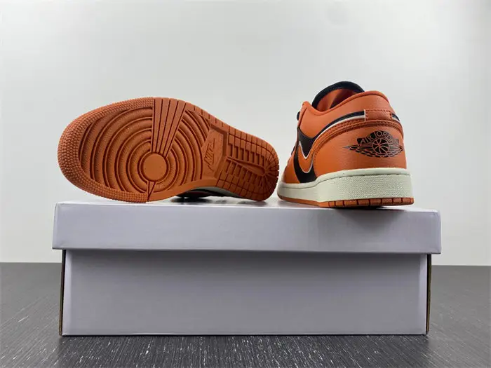 Air Jordan 1 Low 