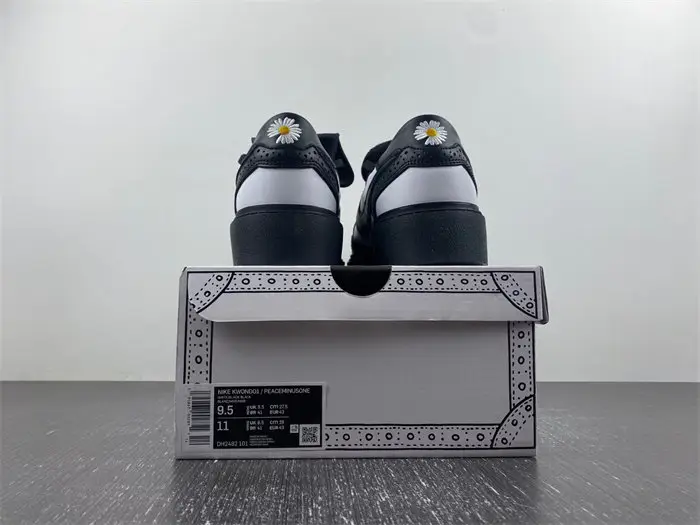 PEACEMINUSONE x Nike Kwondo 1 