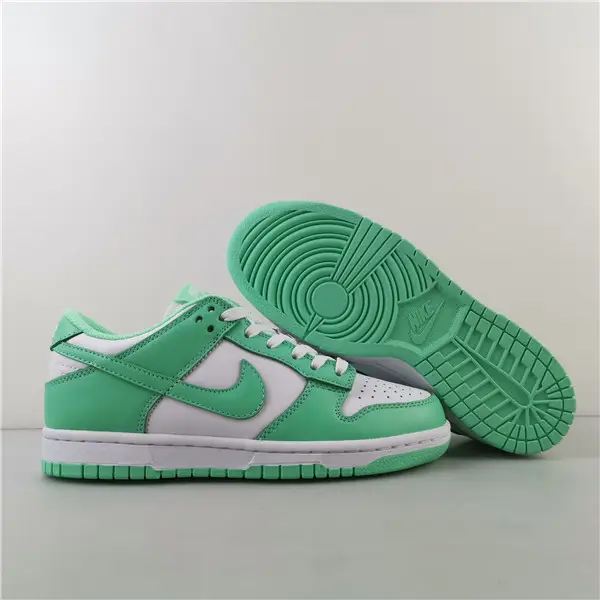 NIKE DUNK LOW GREEN GLOW (W) - 