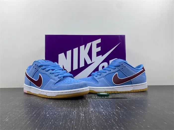Nike SB Dunk Low Philadelphia Phillies 