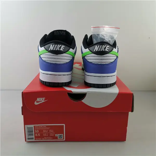 NIKE DUNK LOW WOMEN'S 'GREEN STRIKE' 