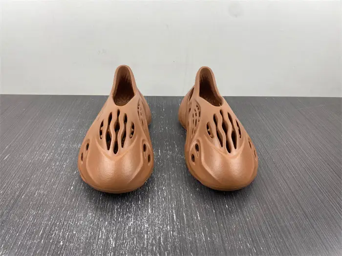 adidas Yeezy Foam RNNR Flax 