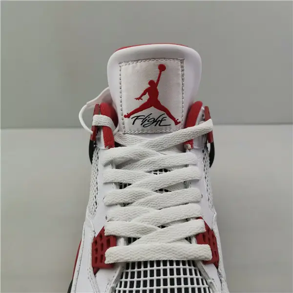 AIR JORDAN 4 