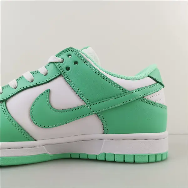 NIKE DUNK LOW GREEN GLOW (W) - 