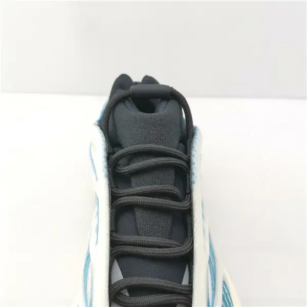 adidas Yeezy 700 V3 