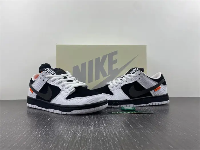 TIGHTBOOTH x Nike SB Dunk Low 