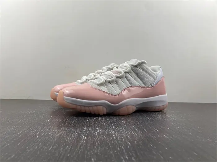 Air Jordan 11 Low WMNS 