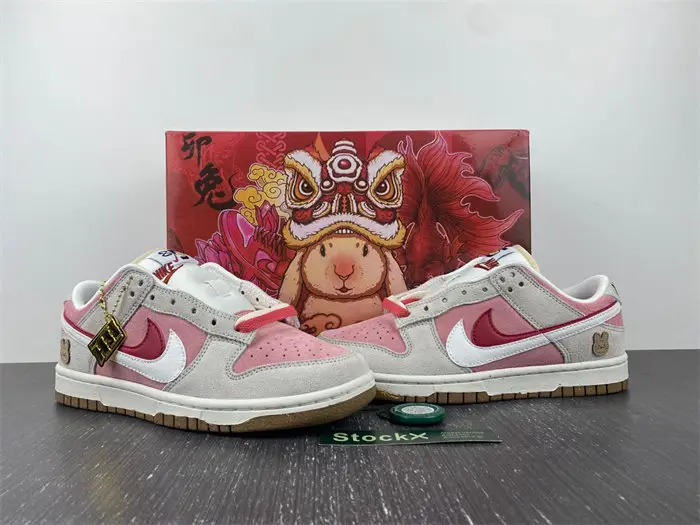 Nike Dunk Low SE 