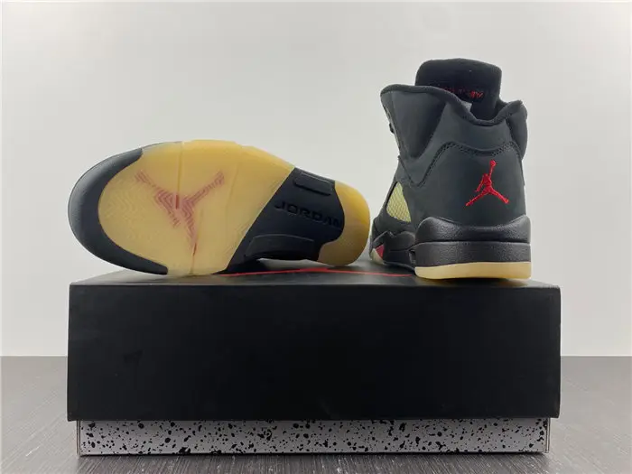 Jordan 5 Retro Gore-Tex Off-Noir 
