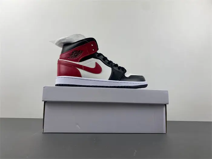 WMNS AIR JORDAN 1 MID 'BLACK TOE' 