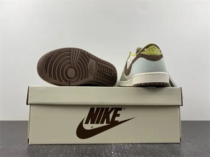 Travis Scott x Air Jordan 1 Low 