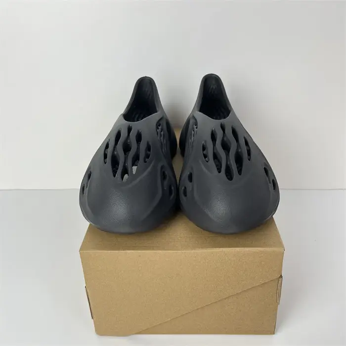 adidas Yeezy Foam RNR Onyx 